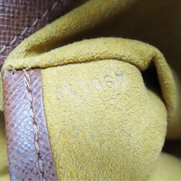 Louis Vuitton Musette - Picture 6 of 15